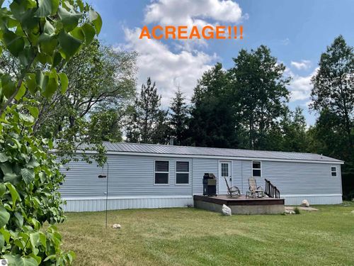 10694 Freeman Rd, Mesick, MI, 49668-9593 | Card Image