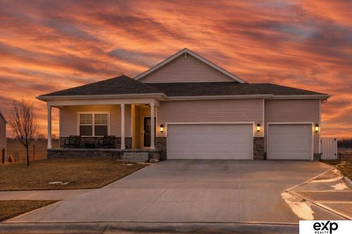 17525 Rose Lane Rd, Omaha, NE, 68136-1812 | Card Image