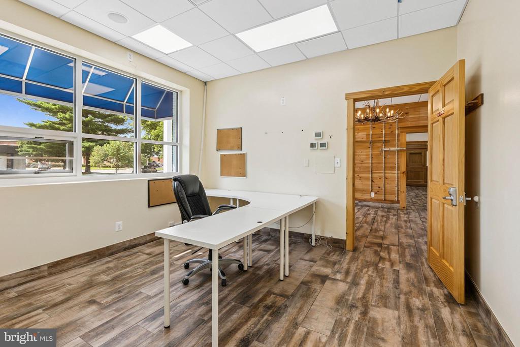 Commercial Sale in ABERDEEN 5