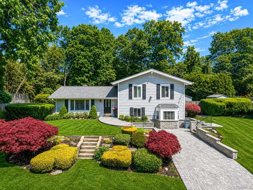 11 Beverly Ln, East Moriches, NY, 11940-1518 | Card Image