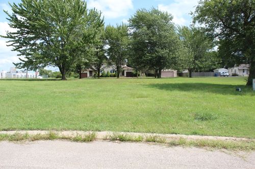 27-719 Manor Wood Cir, Benton Harbor, MI, 49022-6423 | Card Image