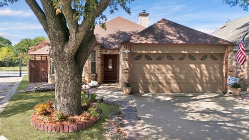 320 Fairhavens Pl, Grand Prairie, TX, 75050-5770 | Card Image