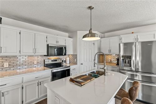 9305 Ne Paw Paw Dr, Kansas City, MO, 64157-8237 | Card Image