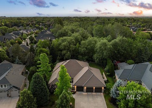 422 E Lake Briar Ln, Eagle, ID, 83616-6303 | Card Image