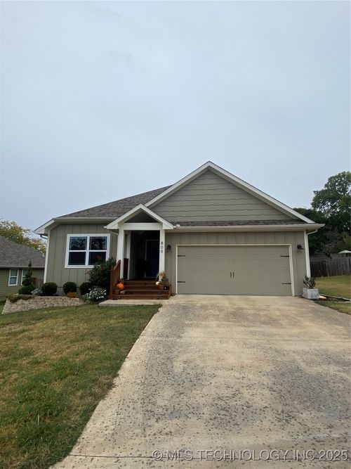 809 S Highland St, Ada, OK, 74820-8417 | Card Image