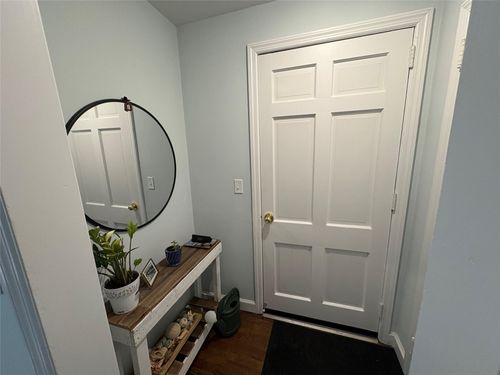 16 Raymond St, Glen Cove, NY, 11542-1824 | Card Image