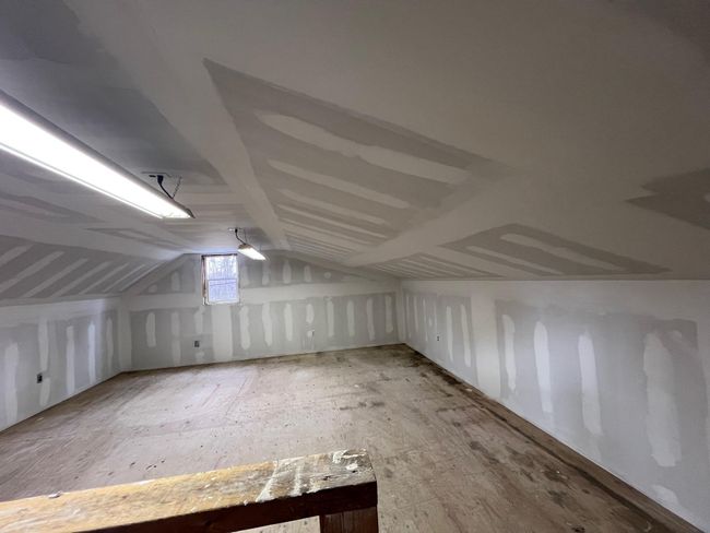 Bonus room featuring lofted ceiling | Image 39