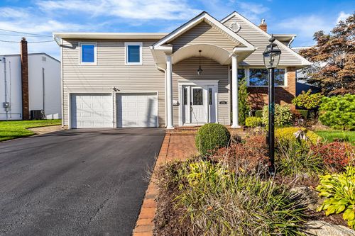 3034 Bond Dr, Merrick, NY, 11566-5125 | Card Image