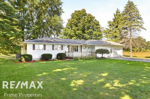 8240 Gera Rd, Birch Run, MI, 48415-9713 | Card Image