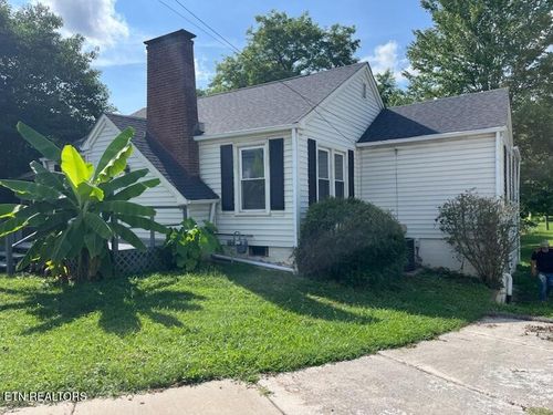 517 E Central Ave, La Follette, TN, 37766-2533 | Card Image