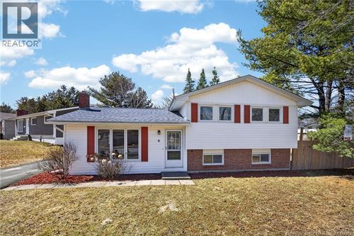 9 Parklyn Crt, Fredericton, NB, E3B2T5 | Card Image