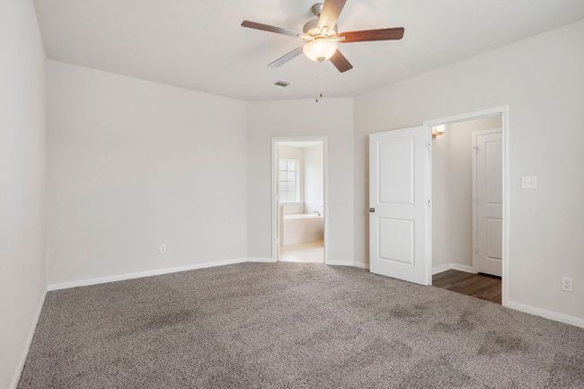 Spacious layout with direct access to ensuite bath. | Image 16