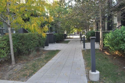 102-32 Fieldway Rd, Toronto, ON, M8Z0E3 | Card Image