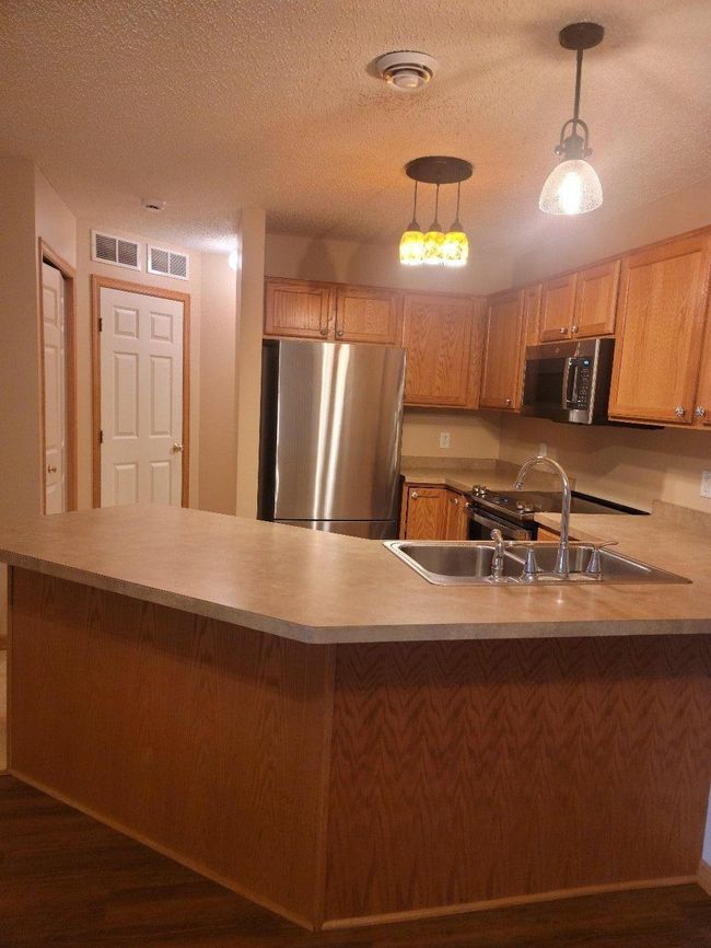 upper level full bath | Image 14