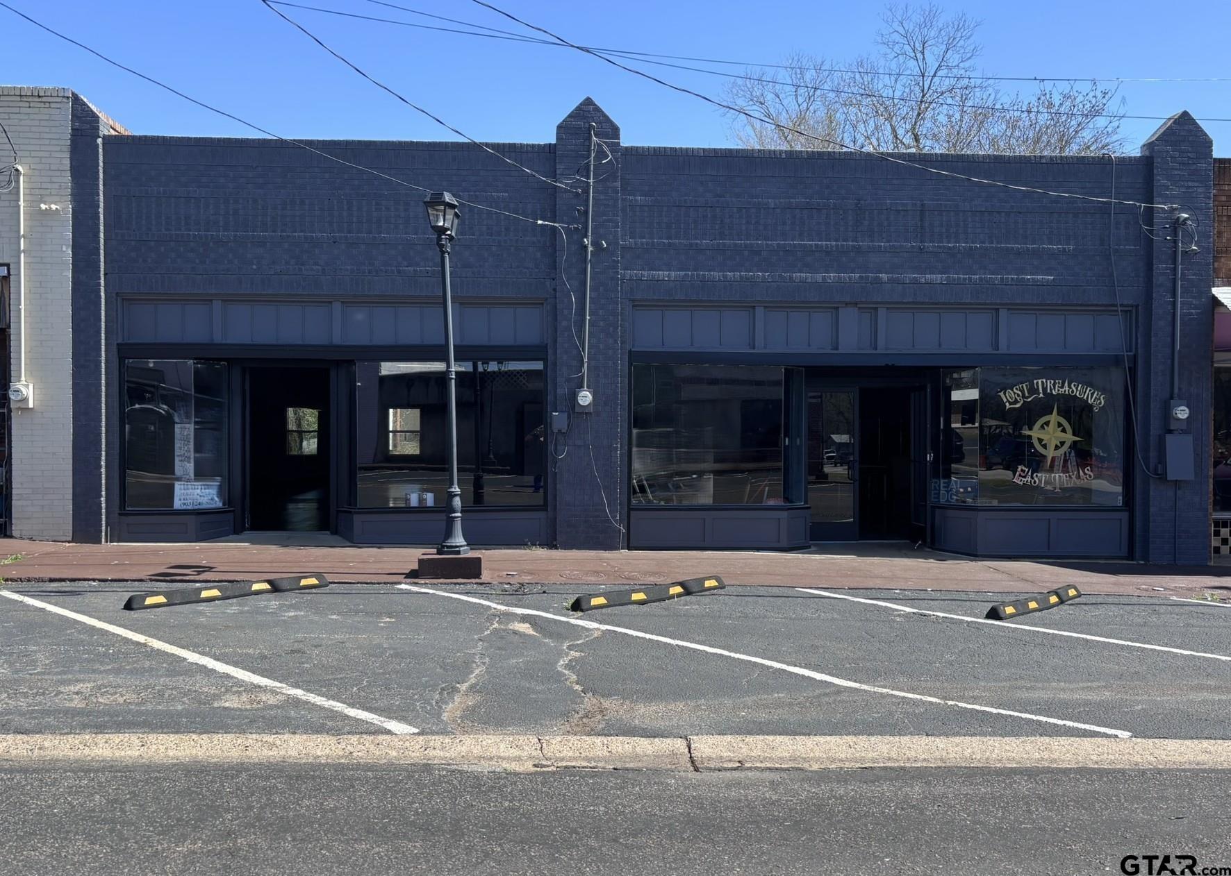 105 S Main St, Arp, TX 75750