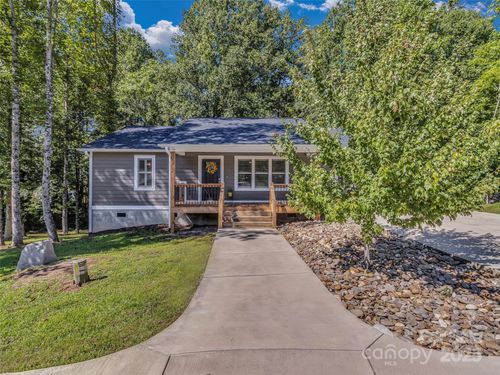 212 Walt Dr, Hendersonville, NC, 28792-0536 | Card Image