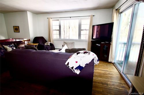 182 Downing Rd, Pleasant Valley, NY, 12569-7526 | Card Image