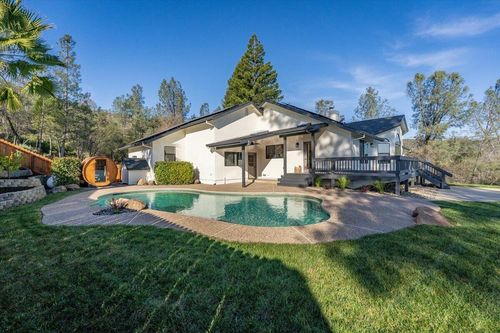 15189 Mountain Shadows Dr, Redding, CA, 96001-9544 | Card Image