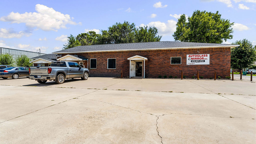 65 W Main St, Farmington, AR 72730