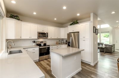 Quartz countertops & stainless appliances in the kitchen | Image 3