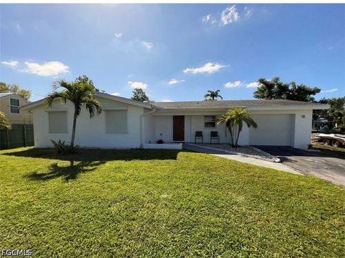 25 Estate Dr, NORTH FORT MYERS, FL, 33917-5300 | Card Image