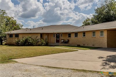 512 S Avenue F, House other with 3 bedrooms, 3 bathrooms and null parking in Shiner TX | Image 2