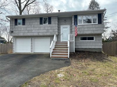 10 Kreamer Street, House other with 4 bedrooms, 2 bathrooms and null parking in Bellport Village NY | Image 1