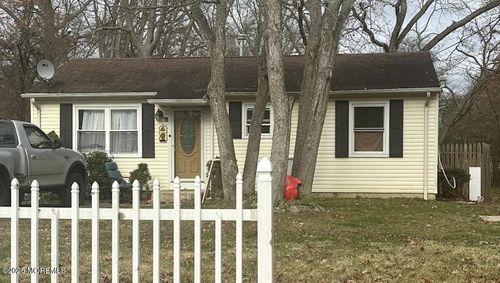 161 Ronald Rd, Lakewood, NJ, 08701-6054 | Card Image