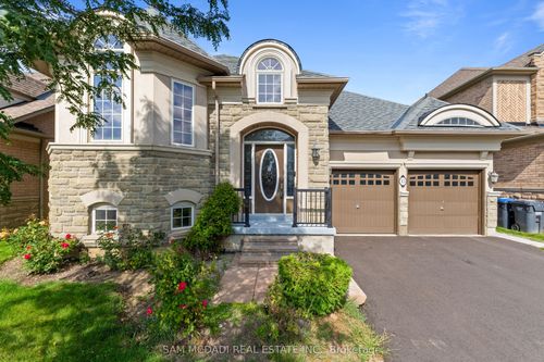 15 Eaglesprings Cres, Brampton, ON, L6P2V8 | Card Image