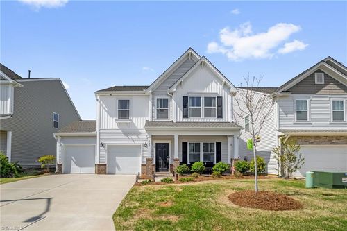 105 Centerpiece Dr, High Point, NC, 27265-1161 | Card Image