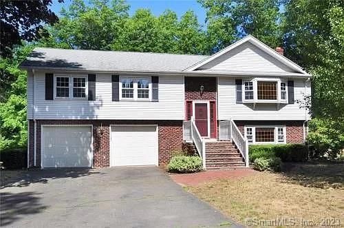 15 Loren Cir, Windsor, CT, 06095-1012 | Card Image