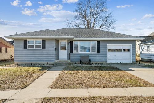 613 1st Ave E, Dyersville, IA, 52040-1306 | Card Image
