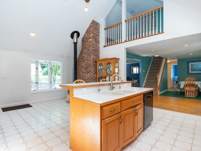 17 Sunrise Rd, House other with 3 bedrooms, 2 bathrooms and 4 parking in Westwood MA | Image 7