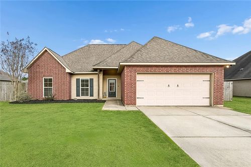 41058 Magenta Dr, Ponchatoula, LA, 70454-8484 | Card Image