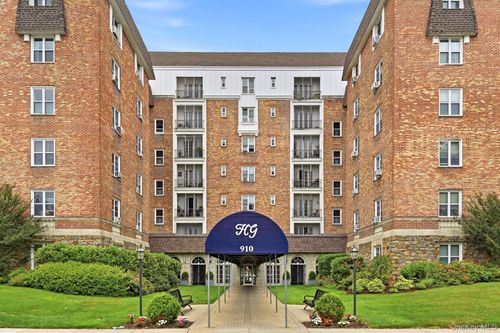 2ef-910 Stuart Ave, Mamaroneck, NY, 10543-4134 | Card Image