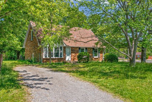 397 Elaine Dr, Clarksville, TN, 37042-6177 | Card Image