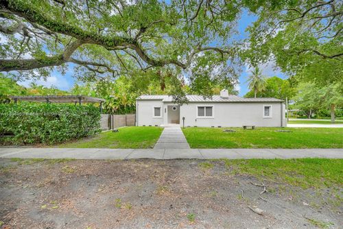 295 De Leon Dr, Miami Springs, FL, 33166-5901 | Card Image