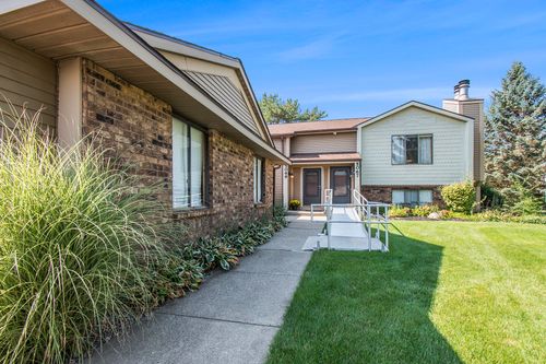 5069 Stauffer Ave Se Avenue Se, Kentwood, MI, 49508 | Card Image