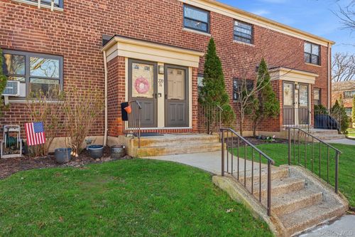 180a2-220-76 75th Ave, Oakland Gardens, NY, 11364-3043 | Card Image