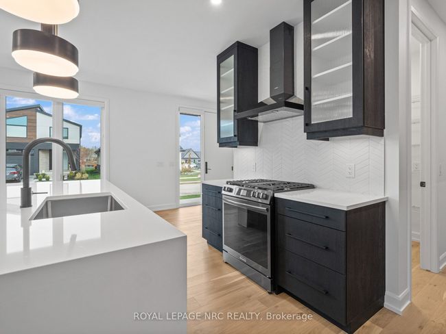 200 Klager Ave, House attached with 3 bedrooms, 4 bathrooms and 1 parking in Fonthill ON | Image 13