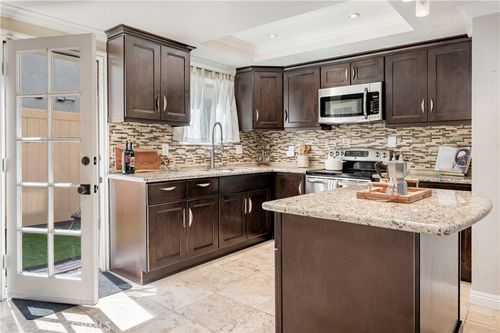 j-2229 N Broadway, Santa Ana, CA, 92706-1606 | Card Image