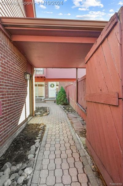 Private Entrance | Image 2