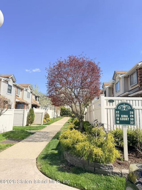 20 Gina Ct, Staten Island, NY, 10314-4990 | Card Image