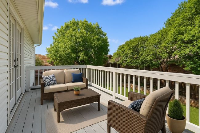 upstairs balcony off of master bedroom | Image 9
