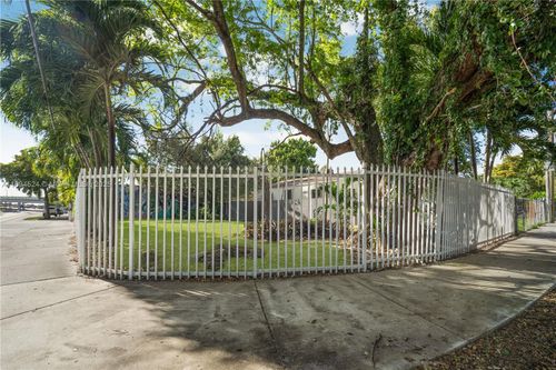 2900 Nw 11th Ave, Miami, FL, 33127-3821 | Card Image