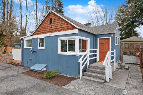 125 N 203rd St, Shoreline, WA, 98133-3015 | Card Image