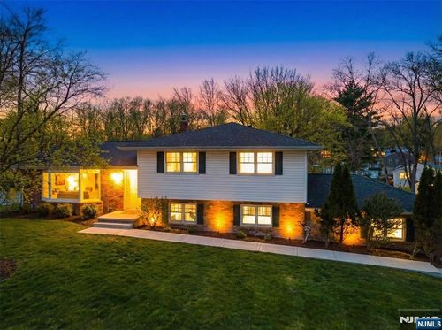 1011 Washington Ave S, Old Tappan, NJ, 07675-7208 | Card Image