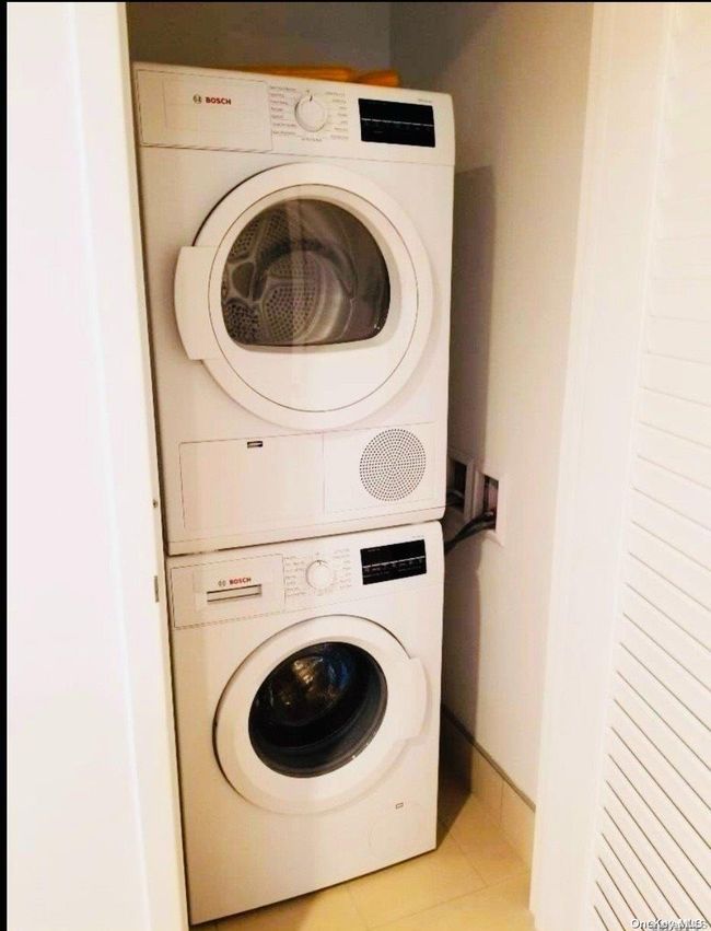 APT-1712 - 40-28 College Point Blvd, Condo with 2 bedrooms, 2 bathrooms and null parking in Flushing NY | Image 7