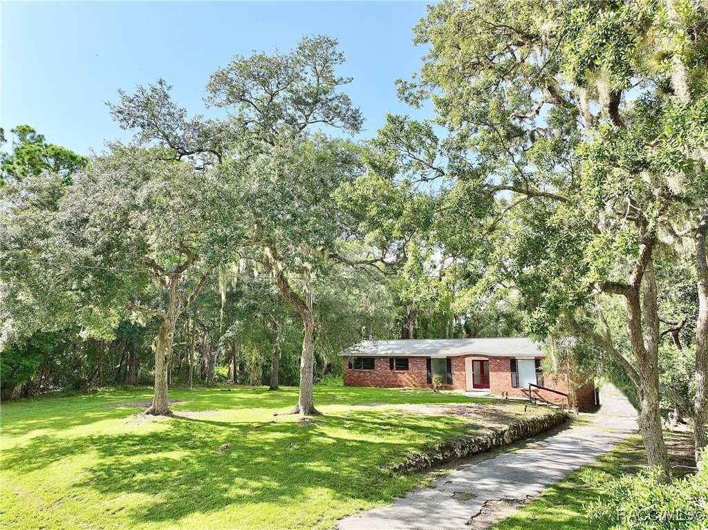 Riverside Dr, Yankeetown, FL 34498