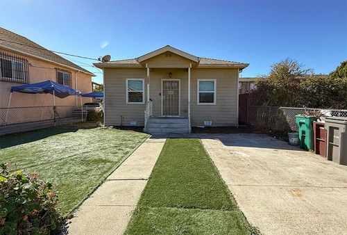 9219 Holly St, Oakland, CA, 94603-1523 | Card Image